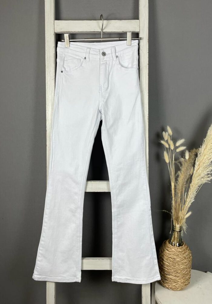 Weiße Bootcut Jeans