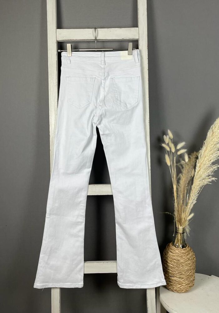 Weiße Bootcut Jeans