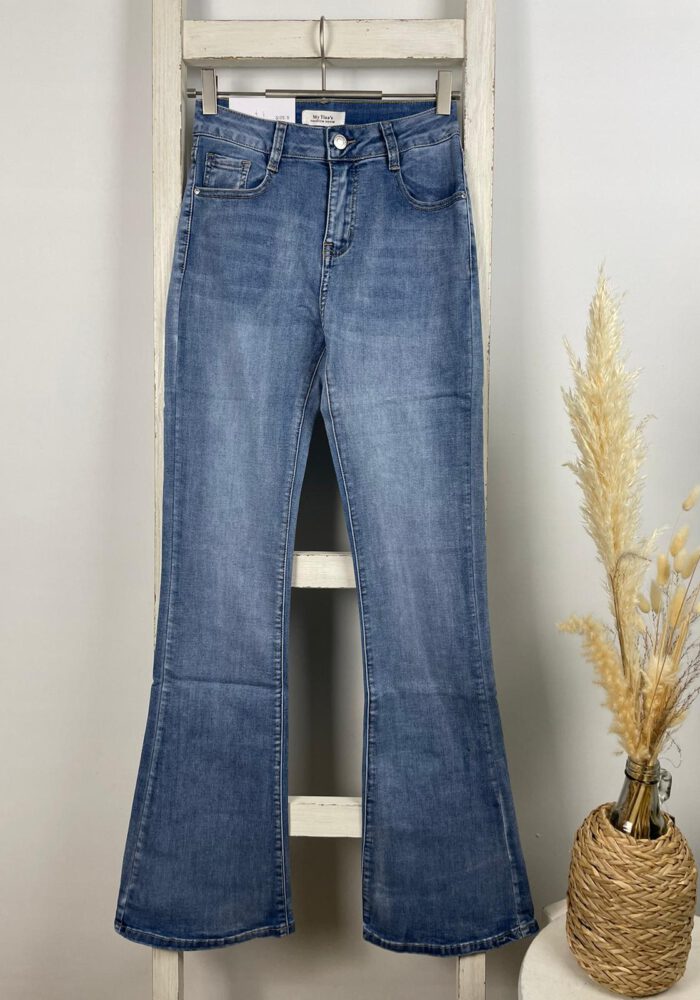 Bootcut Jeans in Medium Blue