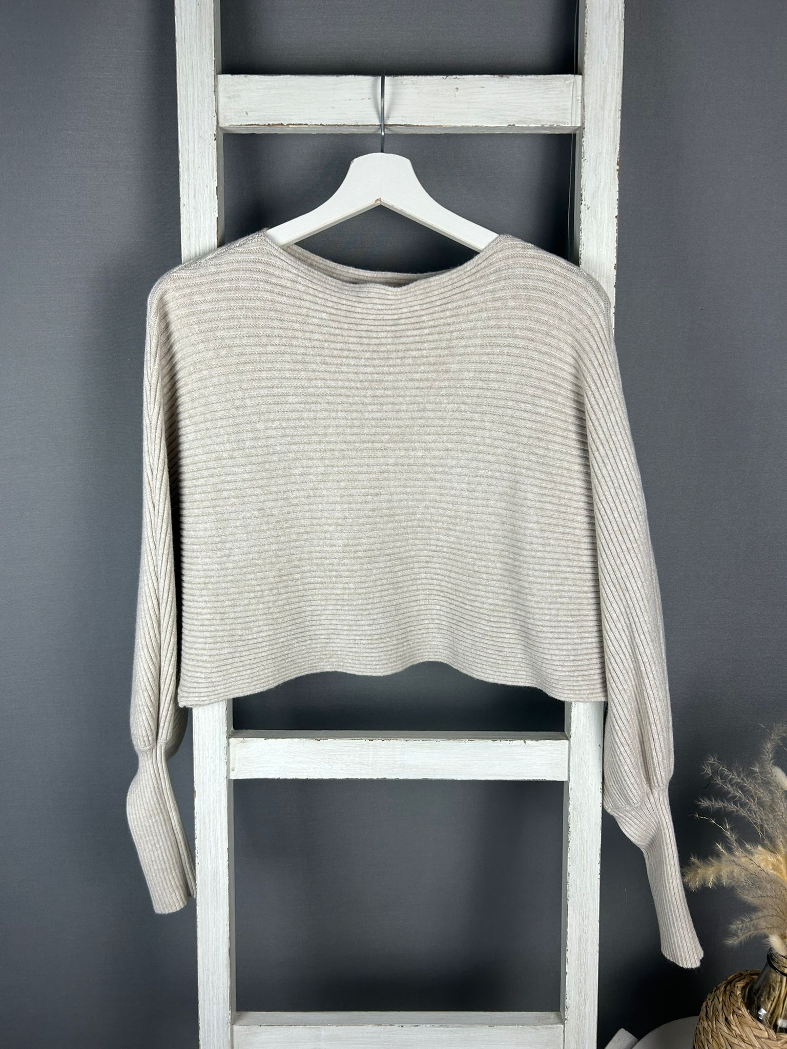 Crop-Pullover mit schmal zulaufenden Ärmel