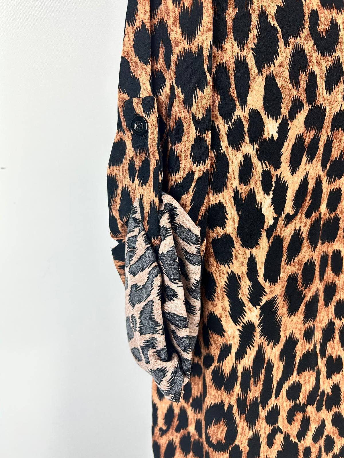 Leoparden-Bluse mit V-Ausschnitt