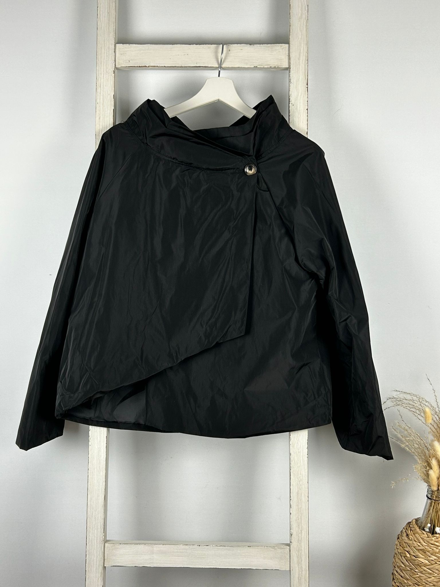 Kurzes Parachute-Cape