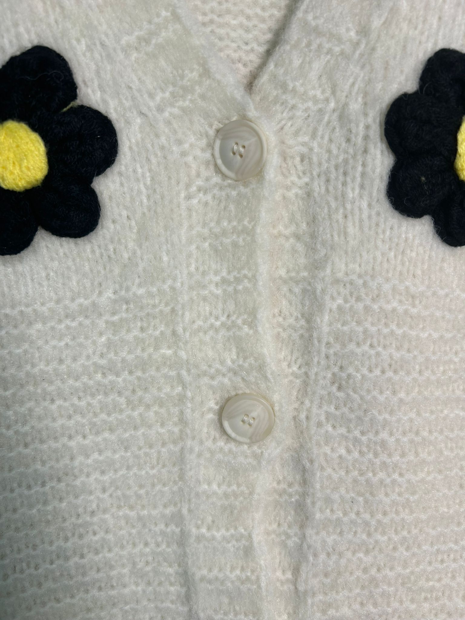 Cardigan mit 3D Blumen