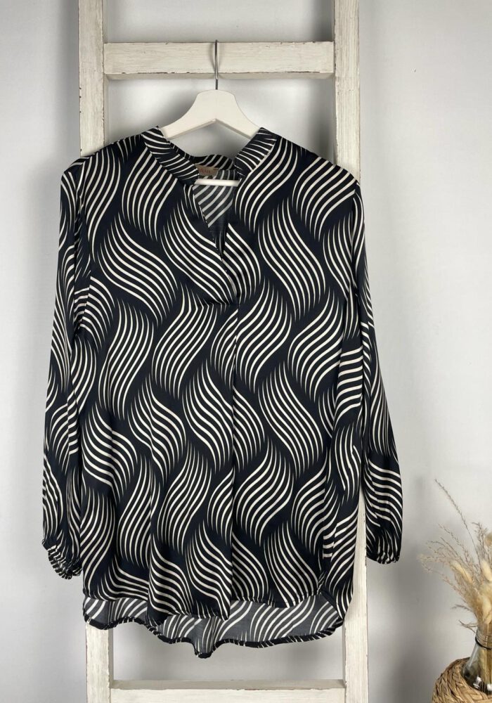 Kurze Bluse mit feinem Muster