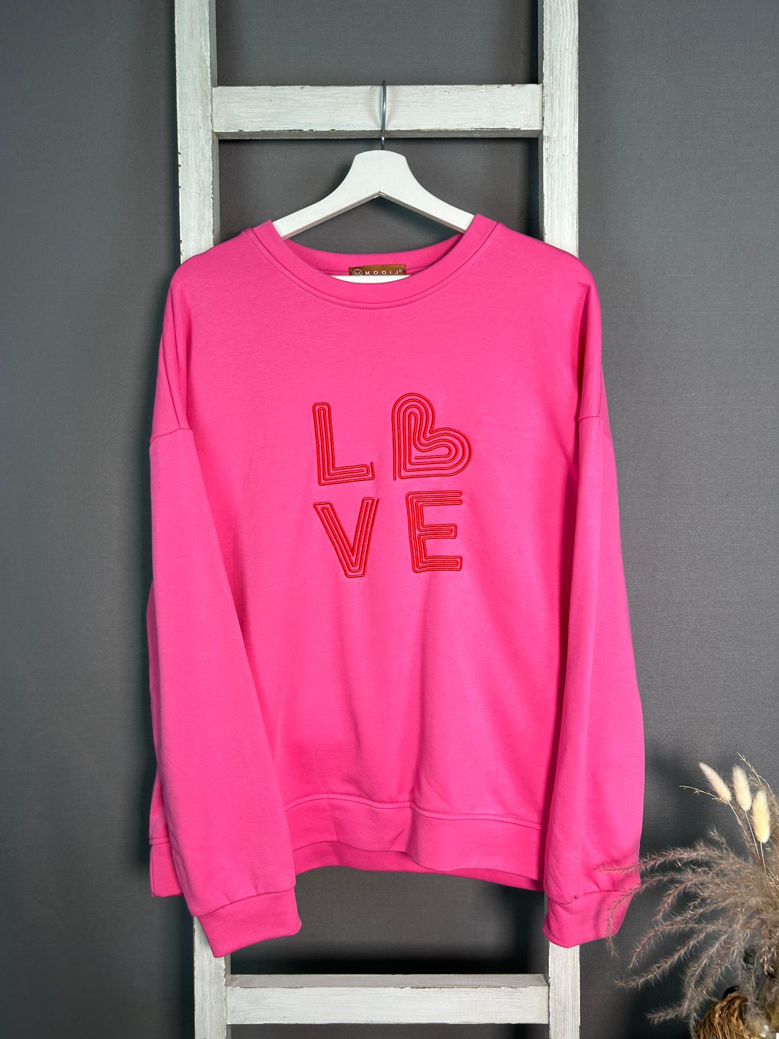 Sweater mit LOVE Stick-Aufdruck