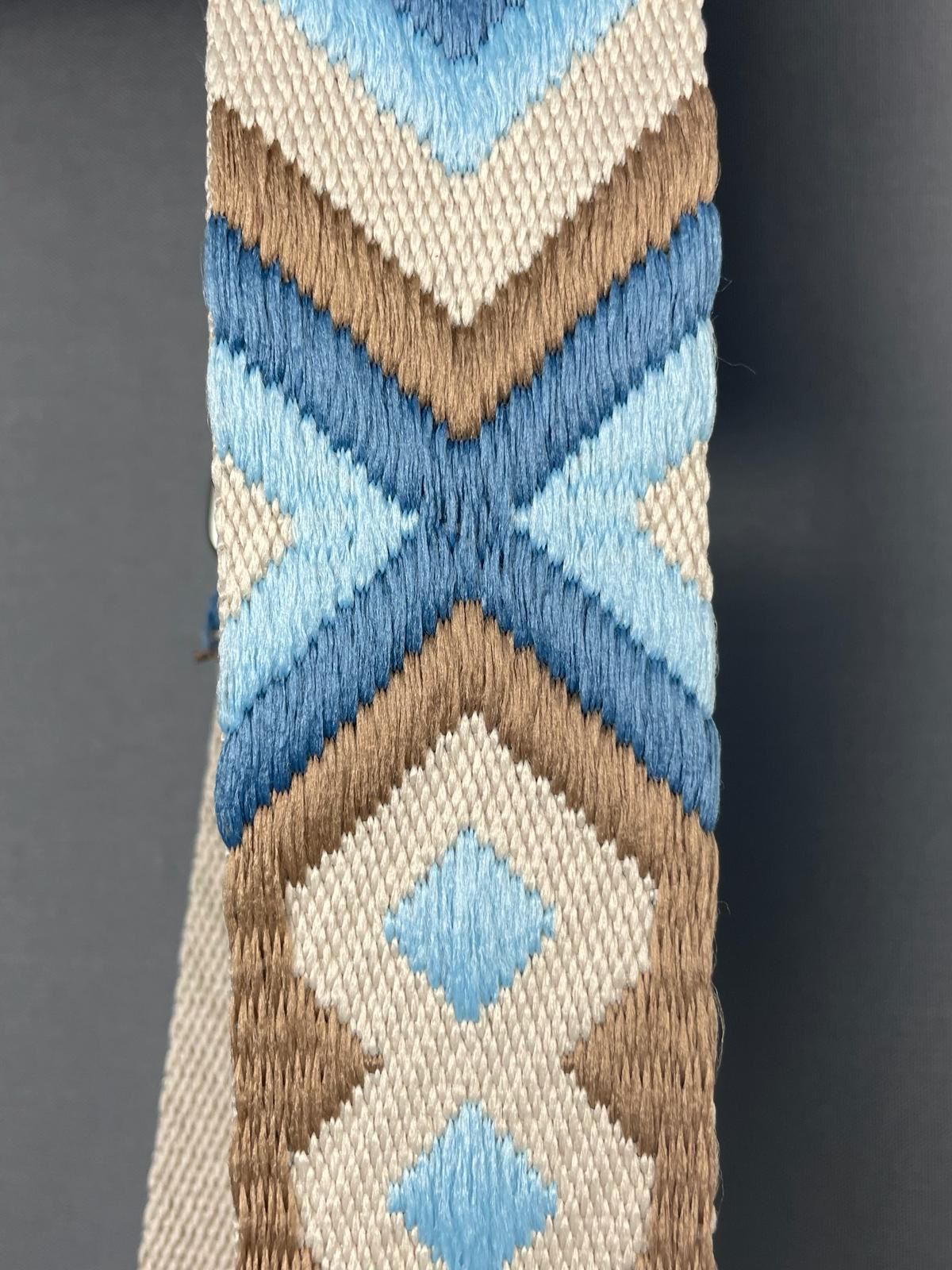 Taschengurt mit Muster braun/blau