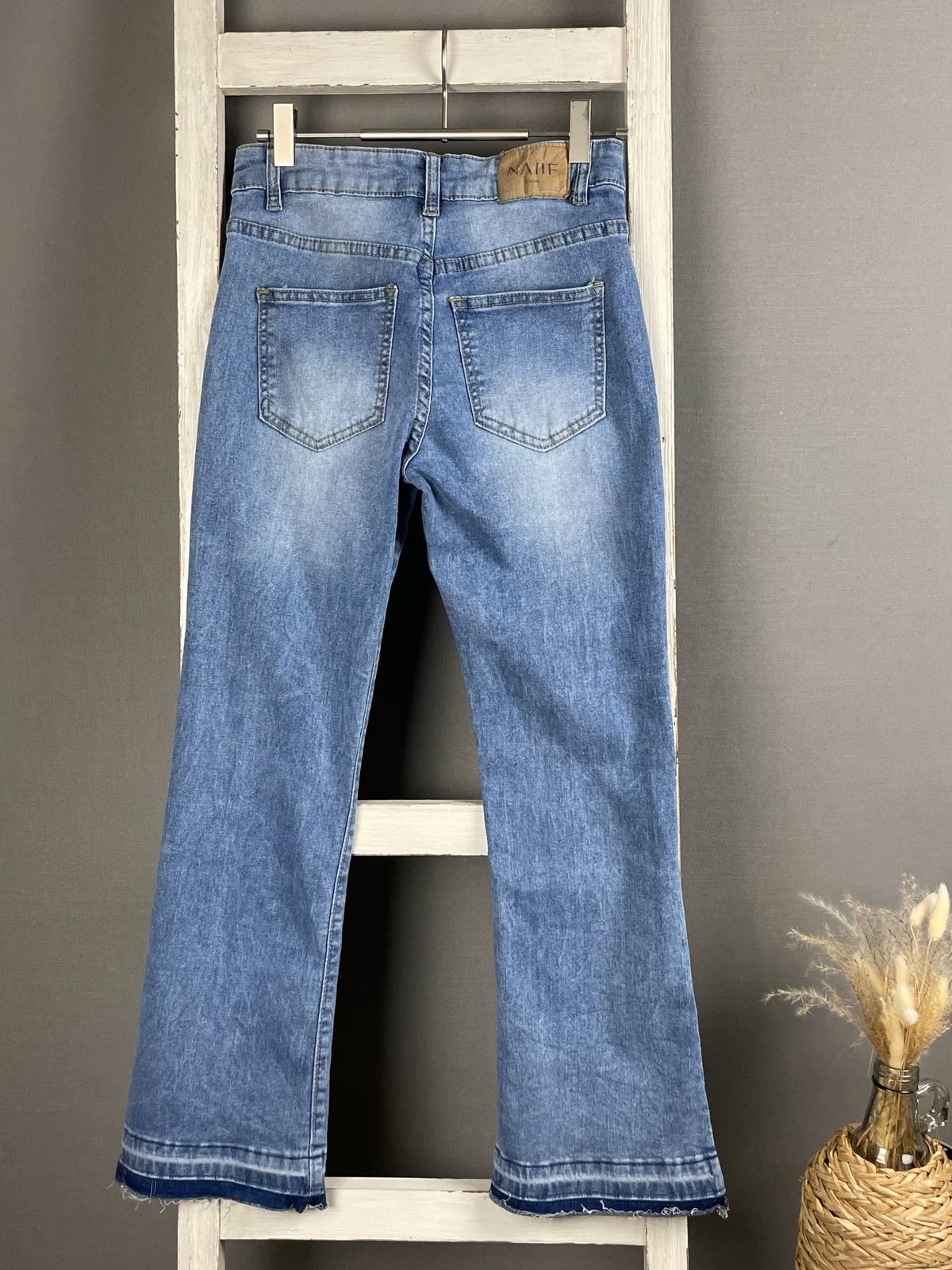 Bootcut Jeans mit dunklen Raw Cut Saum