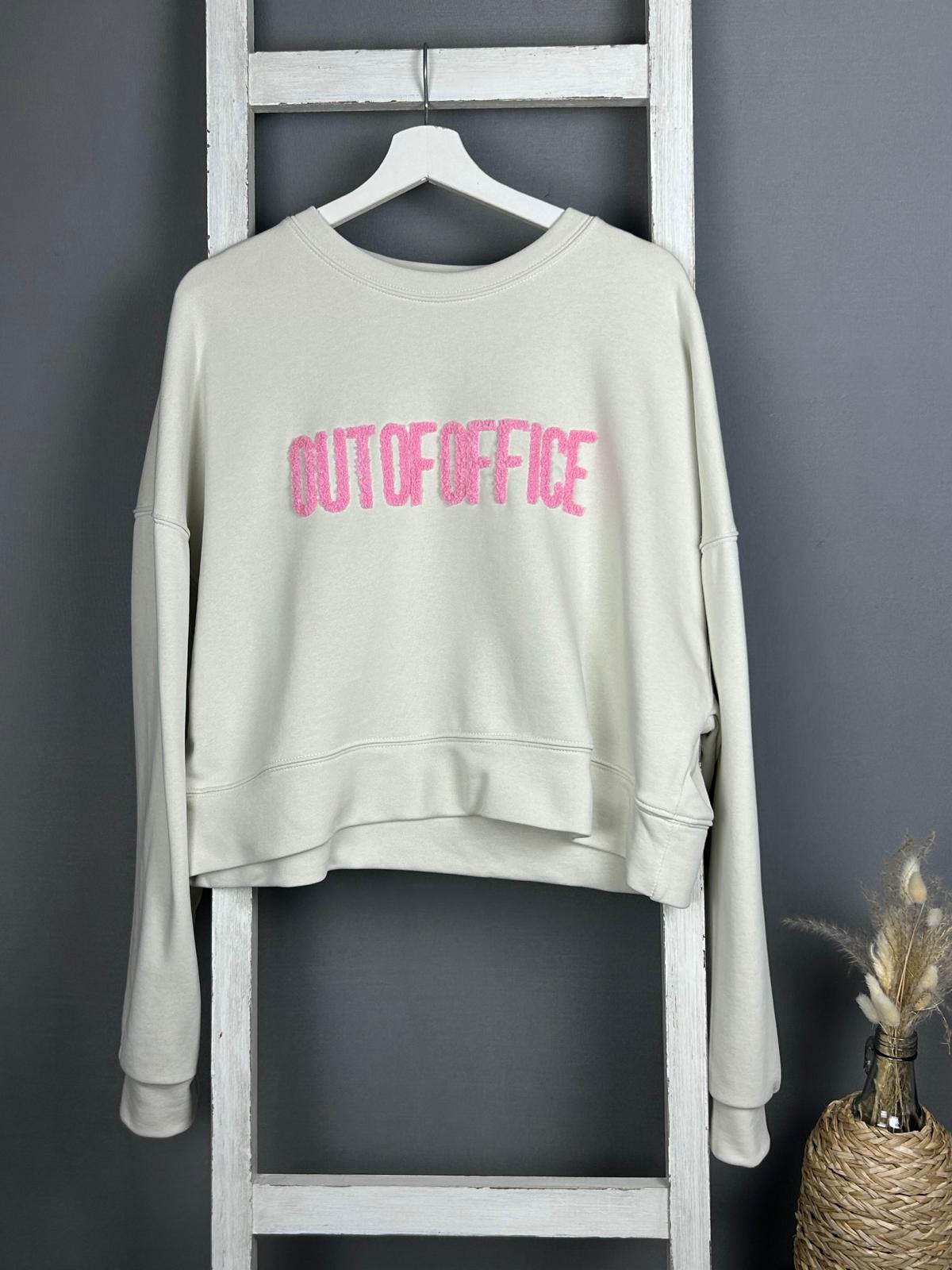 Sweater mit Flokati ” OUT OF OFFICE”