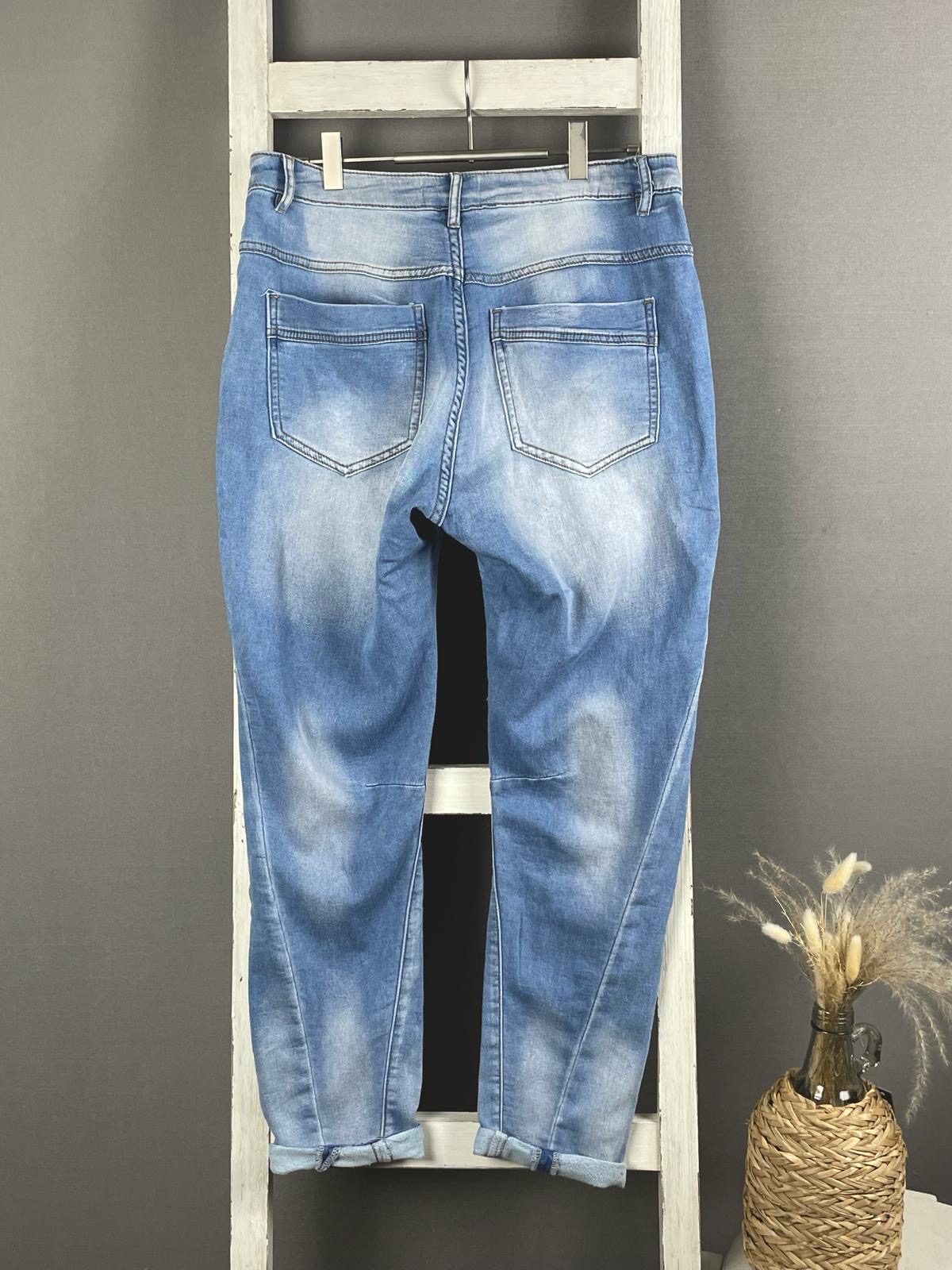 Jeans mit heller Waschung und hängenden Schritt