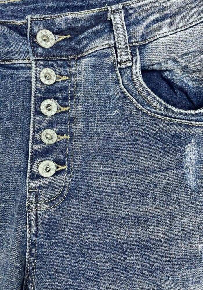 Skinny Boyfriend Jeans mit Knopfleiste & dunklere Waschung