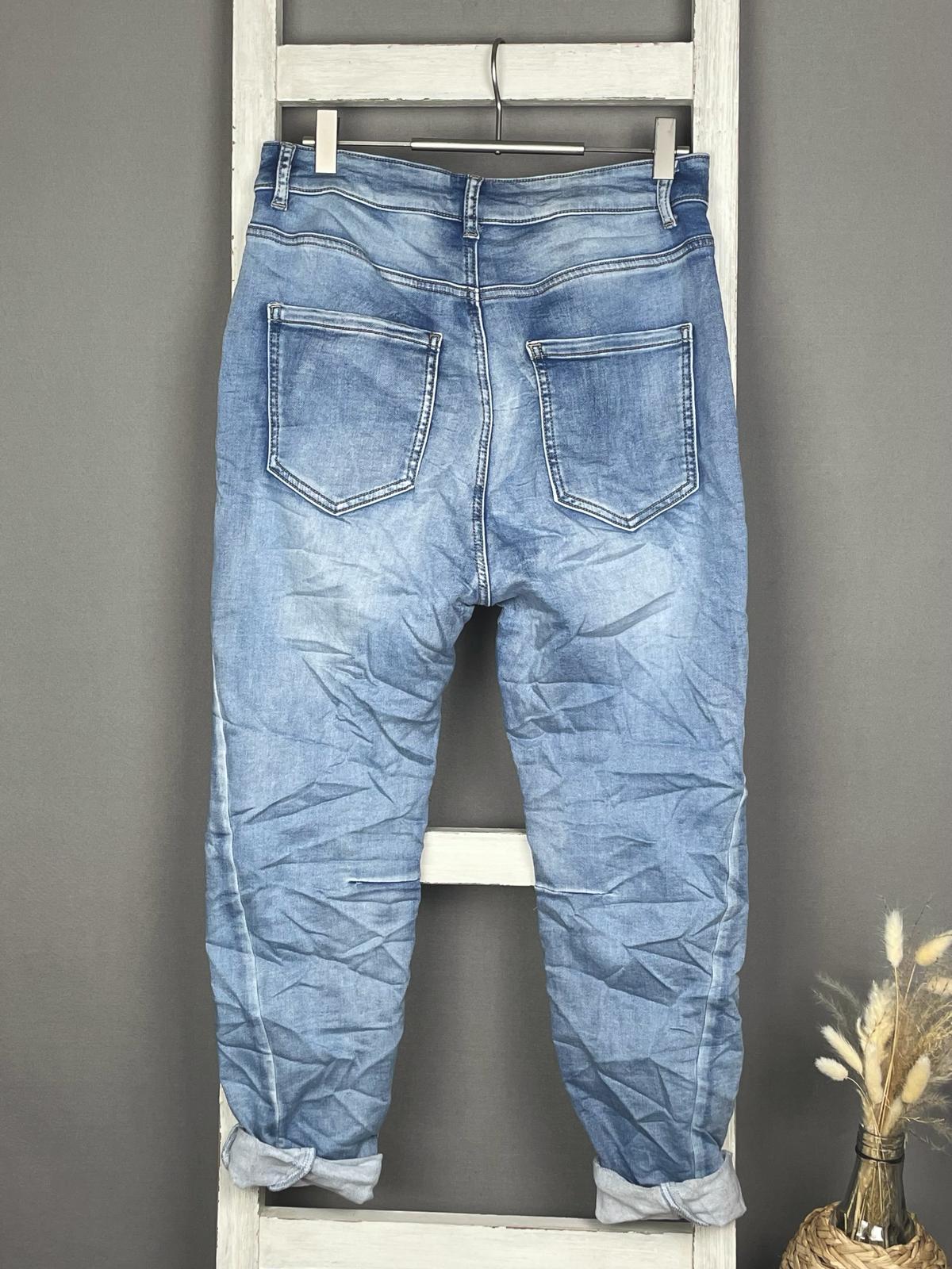 Skinny Boyfriend Jeans mit heller Waschung und Abnäher am Knie