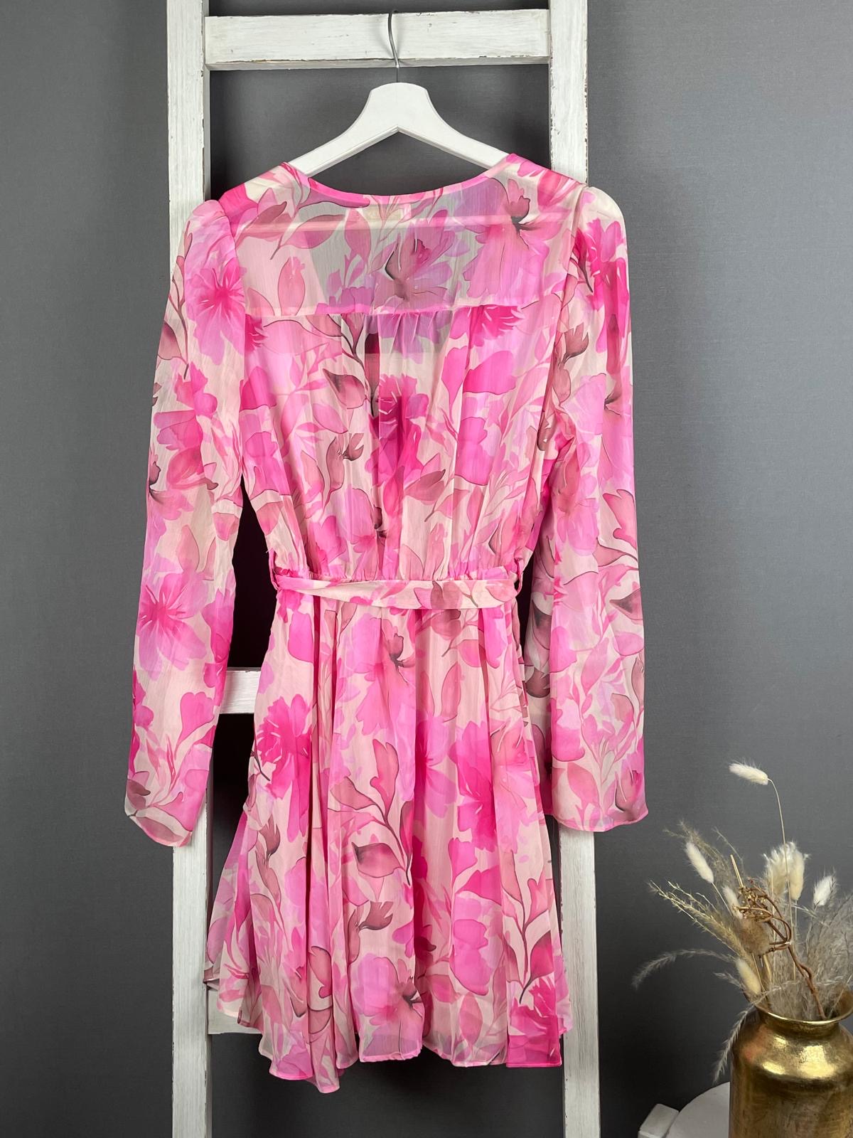Kurzes Kleid mit pinkem Blumenmuster