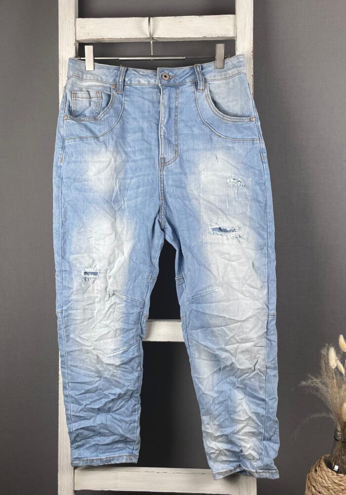 Loosefit Jeans mit destroyed Details