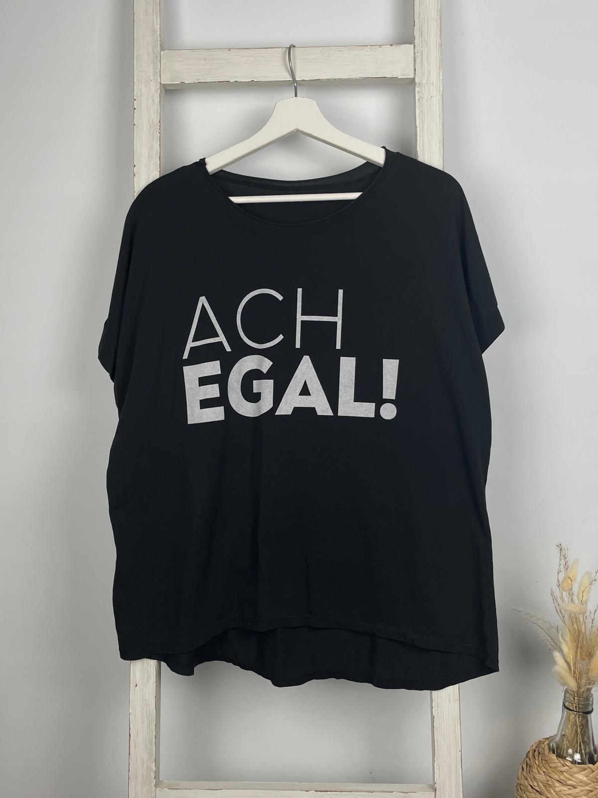 T-Shirt mit “ACH EGAL!” Aufschrift