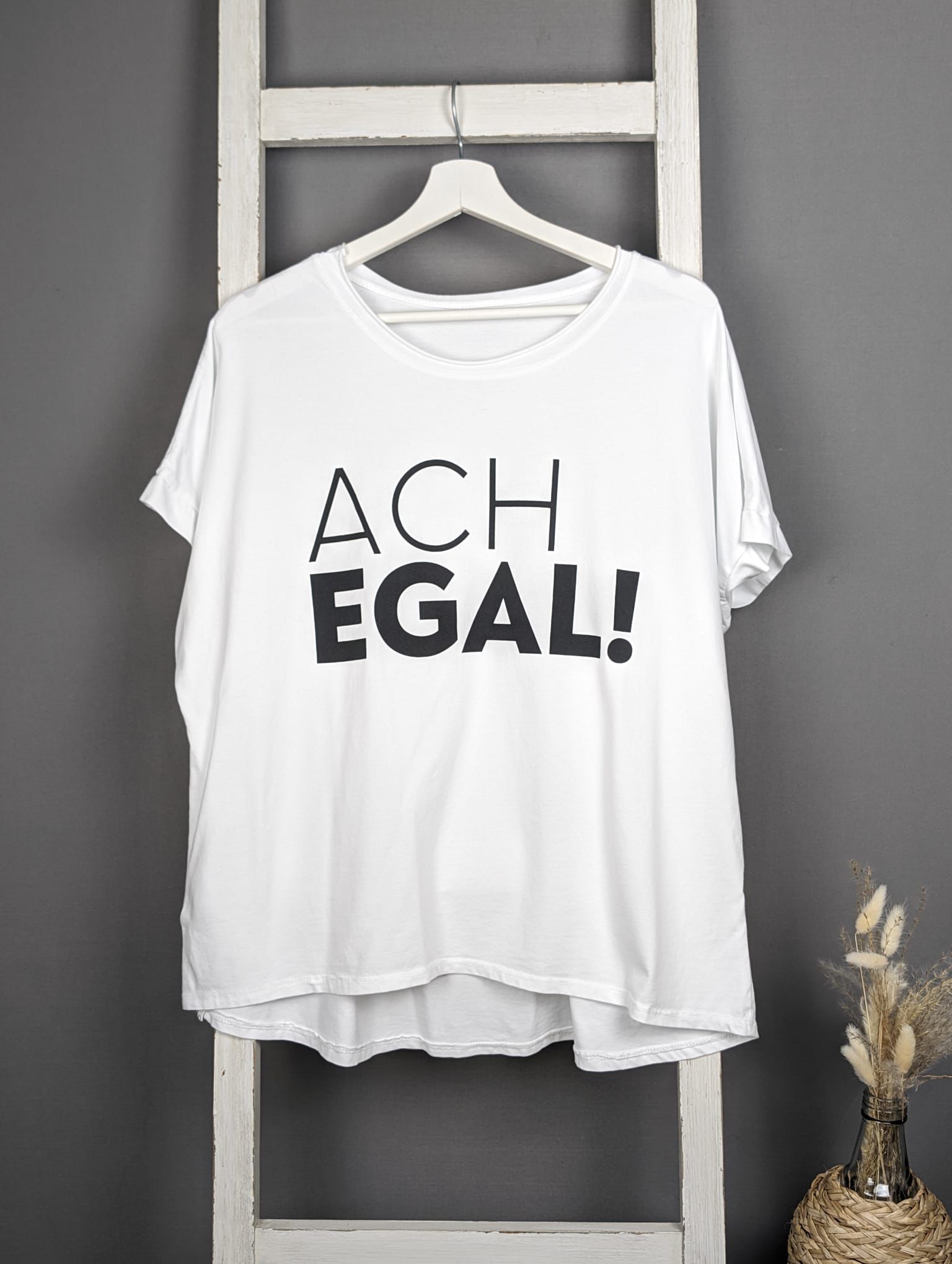 T-Shirt mit “ACH EGAL!” Aufschrift