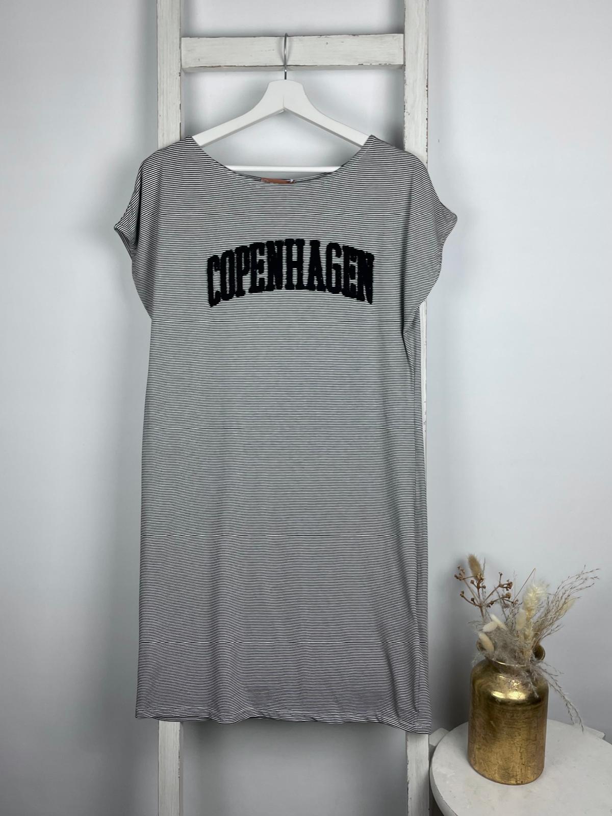 Longshirt mit “Copenhagen” Flokati Schrift