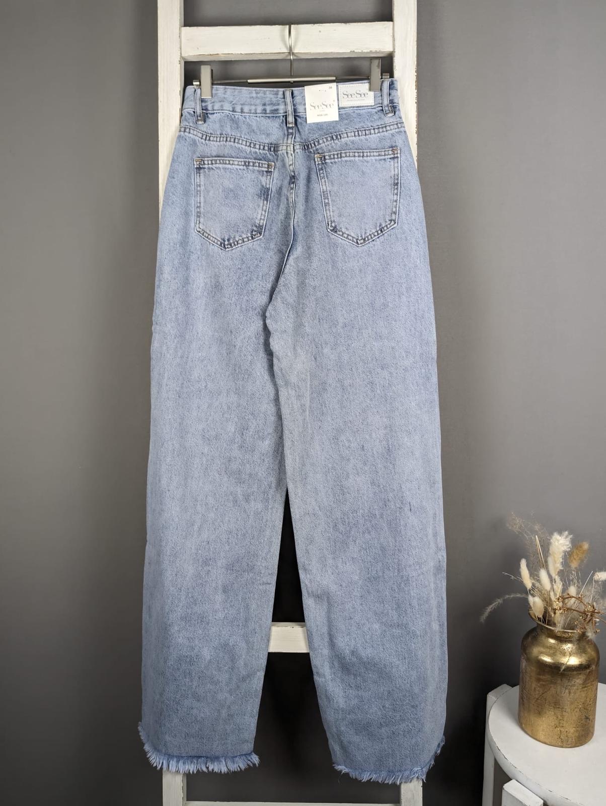 Wide Leg Jeans mit Fransensaum