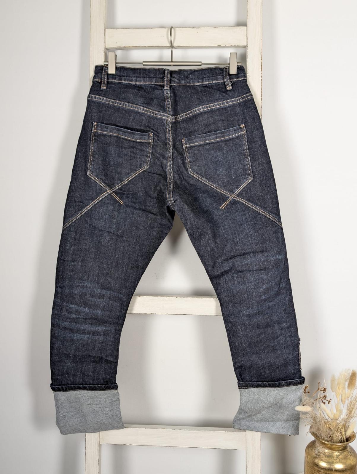 Jeans mit hängenden Schritt und Patches