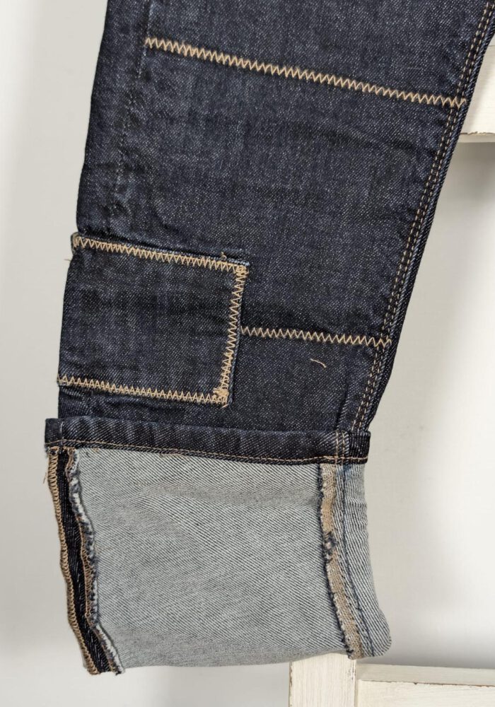 Jeans mit hängendem Schritt und Patches