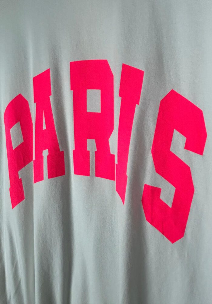 T-Shirt mit 'PARIS' Print