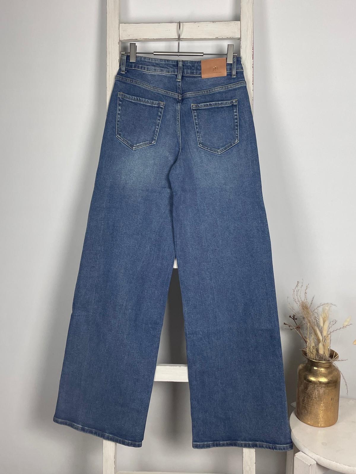 Mittelblaue Jeans mit geradem Bein