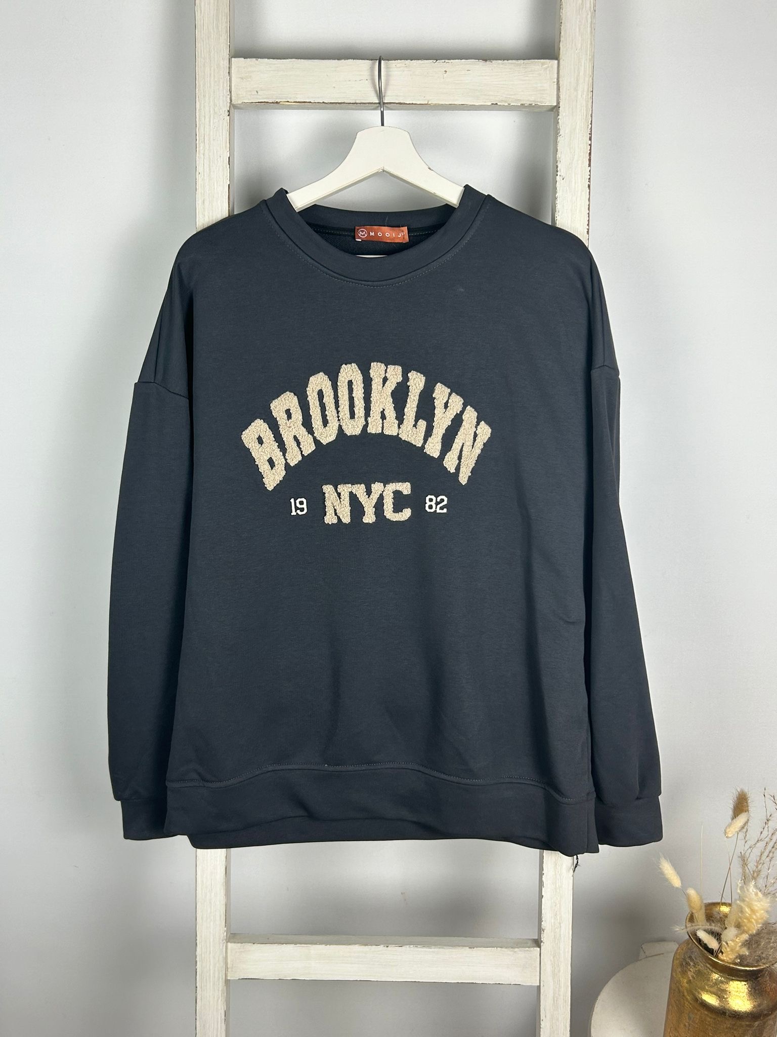 Sweater mit BROOKLYN Flokati Druck 1982