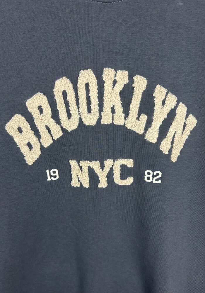 Sweater mit BROOKLYN Flokati Druck 1982