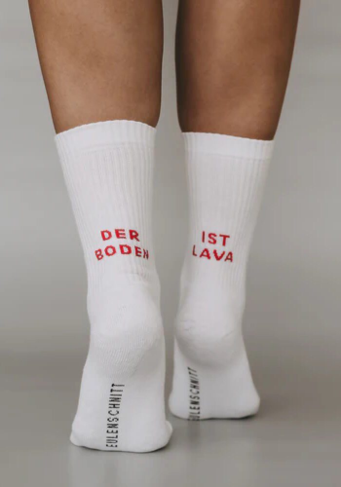 EULENSCHNITT Socken DER BODEN IST LAVA