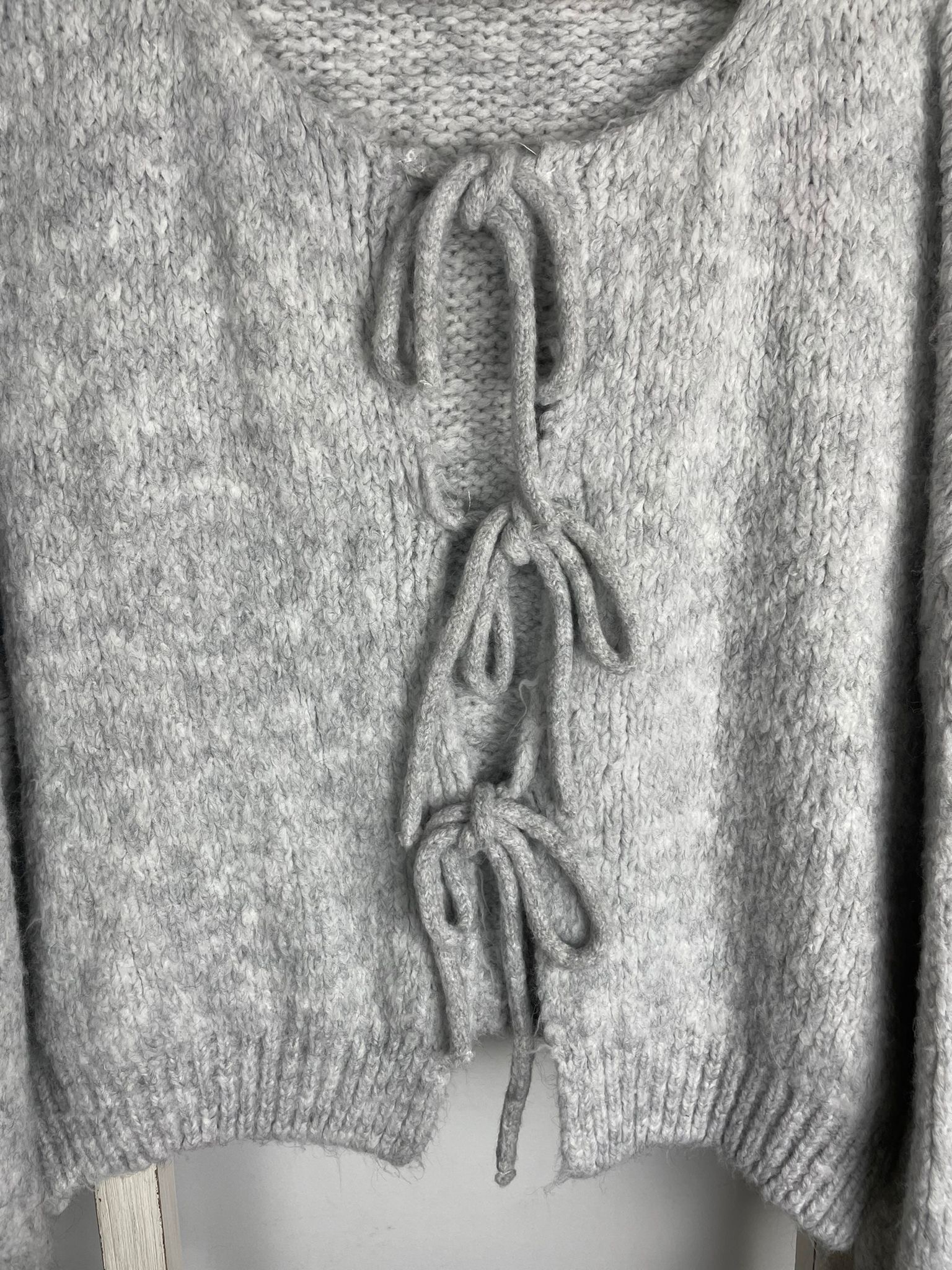 Langärmliger Cardigan mit Schleifen