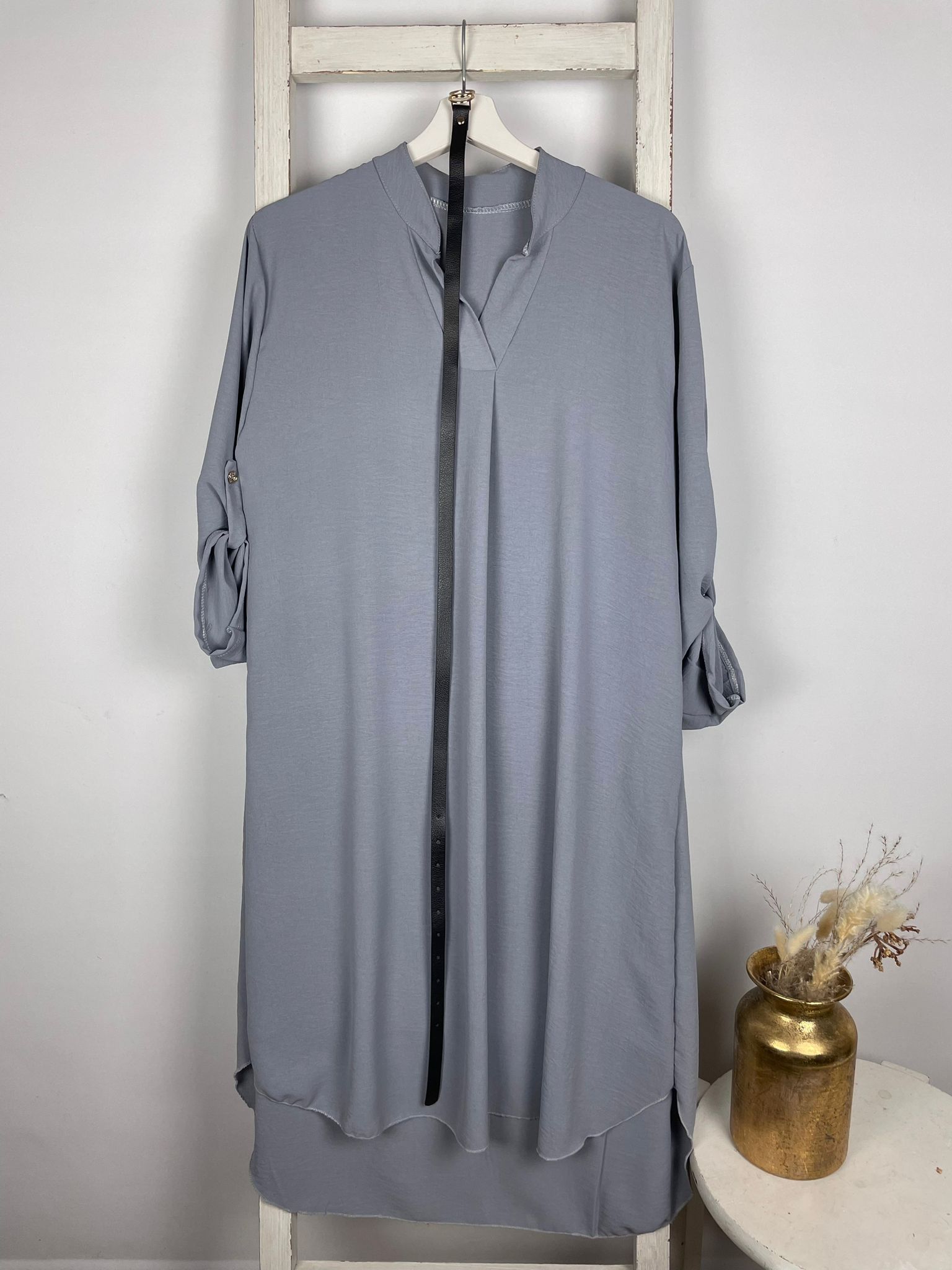 Extra Longbluse mit dünnem Gürtel