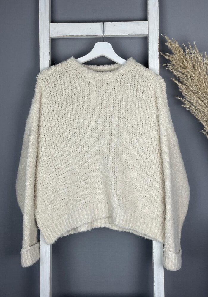 Bouclé Pullover mit umgeschlagenen Ärmeln