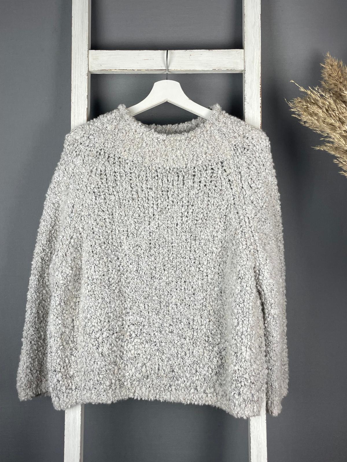 Bouclé Pullover mit Turtleneck & weitem Arm