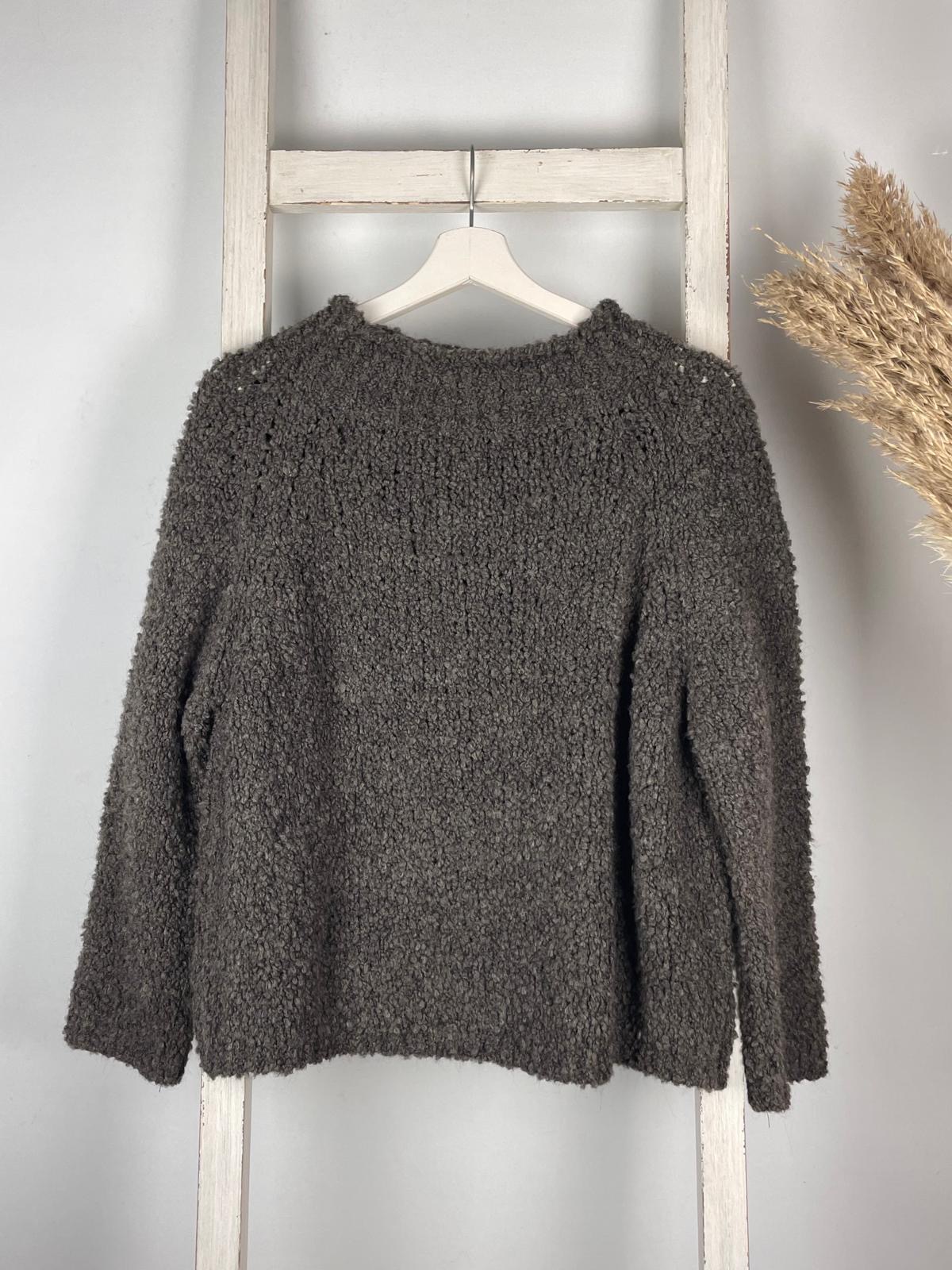 Bouclé Pullover mit Turtleneck & weitem Arm