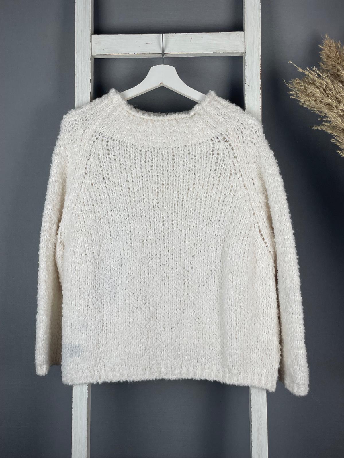 Bouclé Pullover mit Turtleneck & weitem Arm