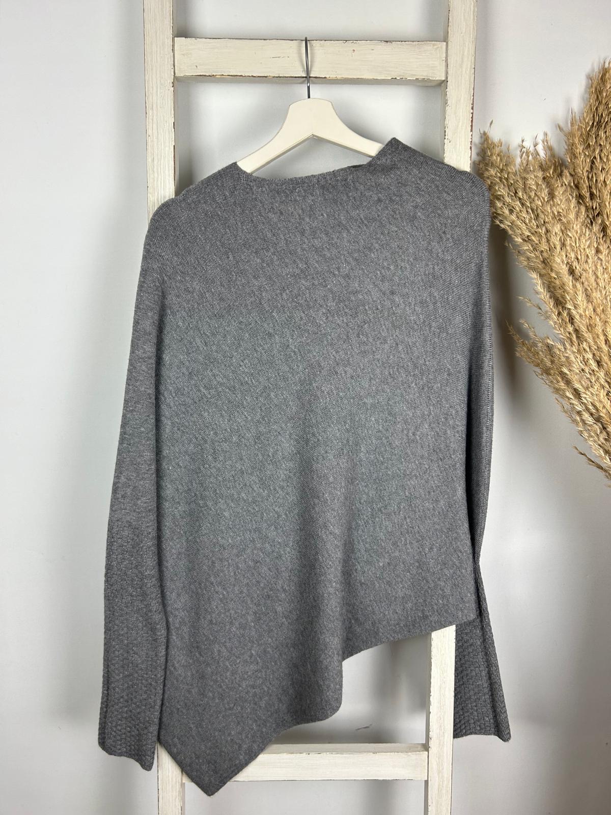 Asymmetrischer Pullover