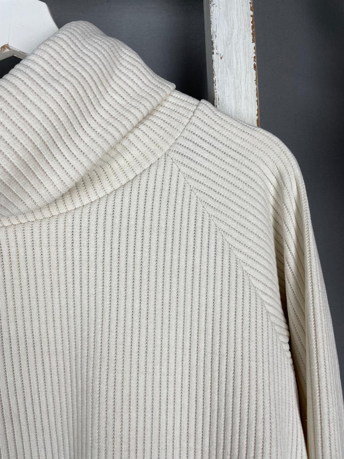 Cord Sweater mit lockerem Rollkragen