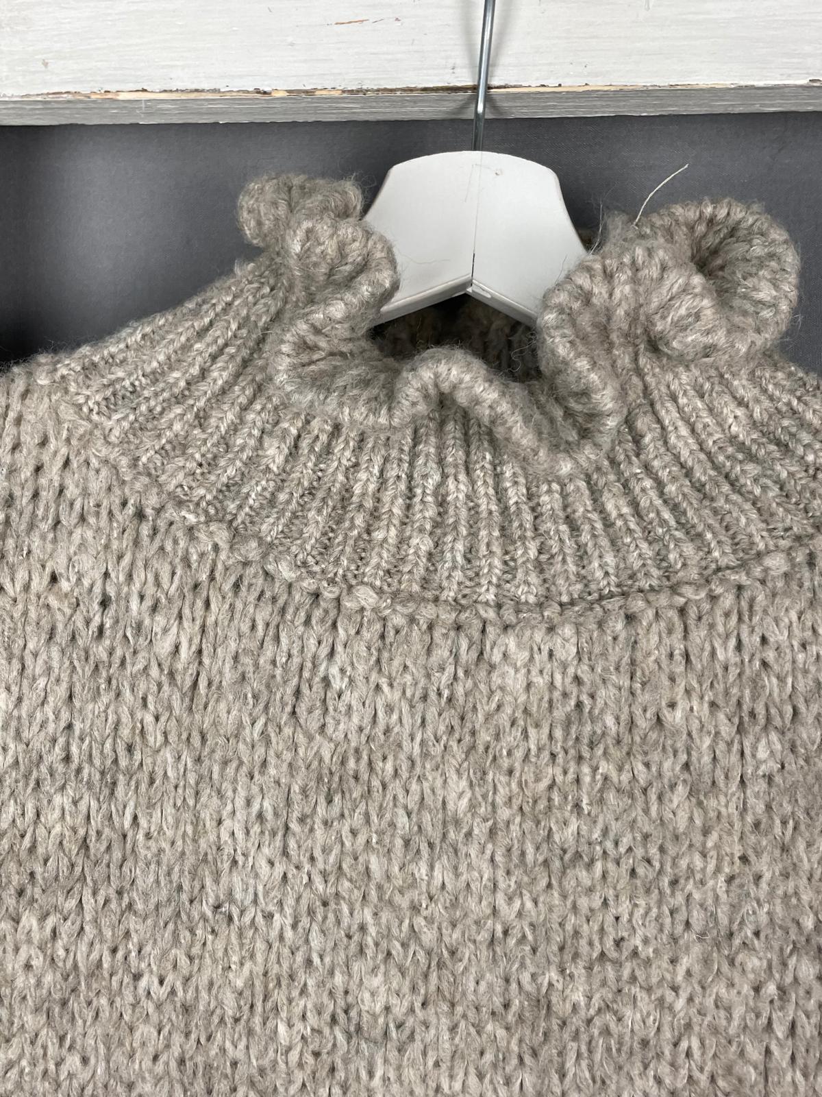 Pullover mit Rüschendetail