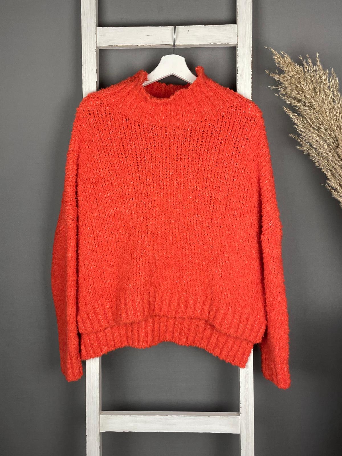 Knalliger Bouclé Pullover mit Turtleneck