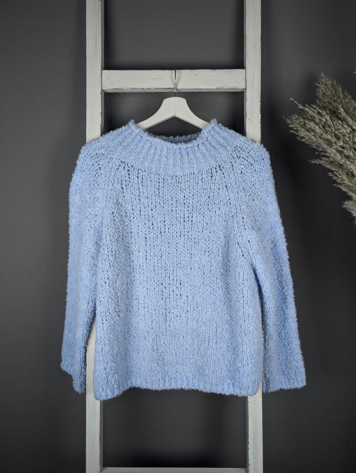 Bouclé Pullover mit Turtleneck & weitem Arm