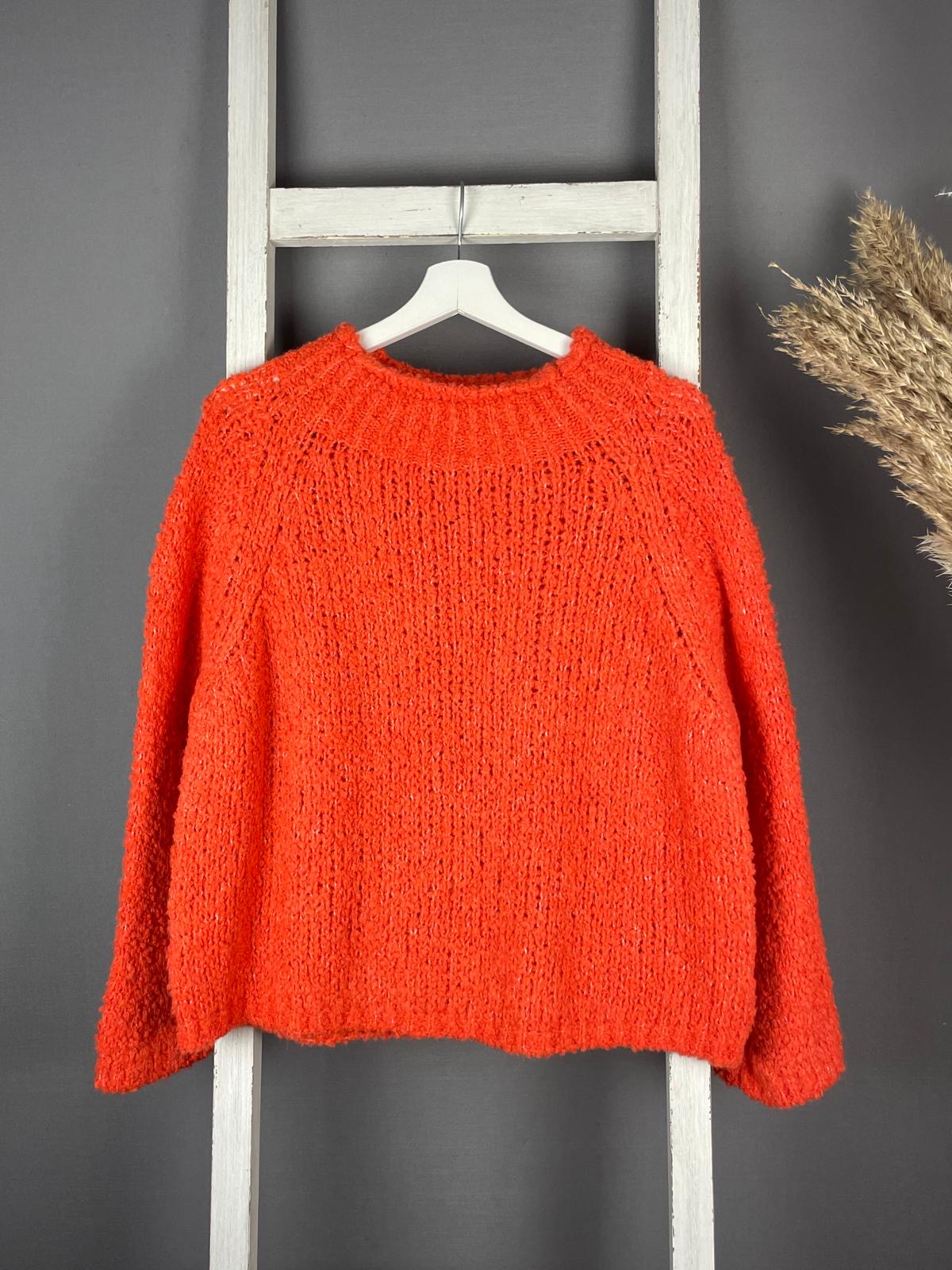 Bouclé Pullover mit Turtleneck & weitem Arm