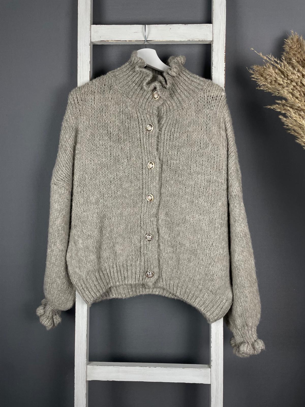 Cardigan mit edlen Knöpfen und Rüschendetails