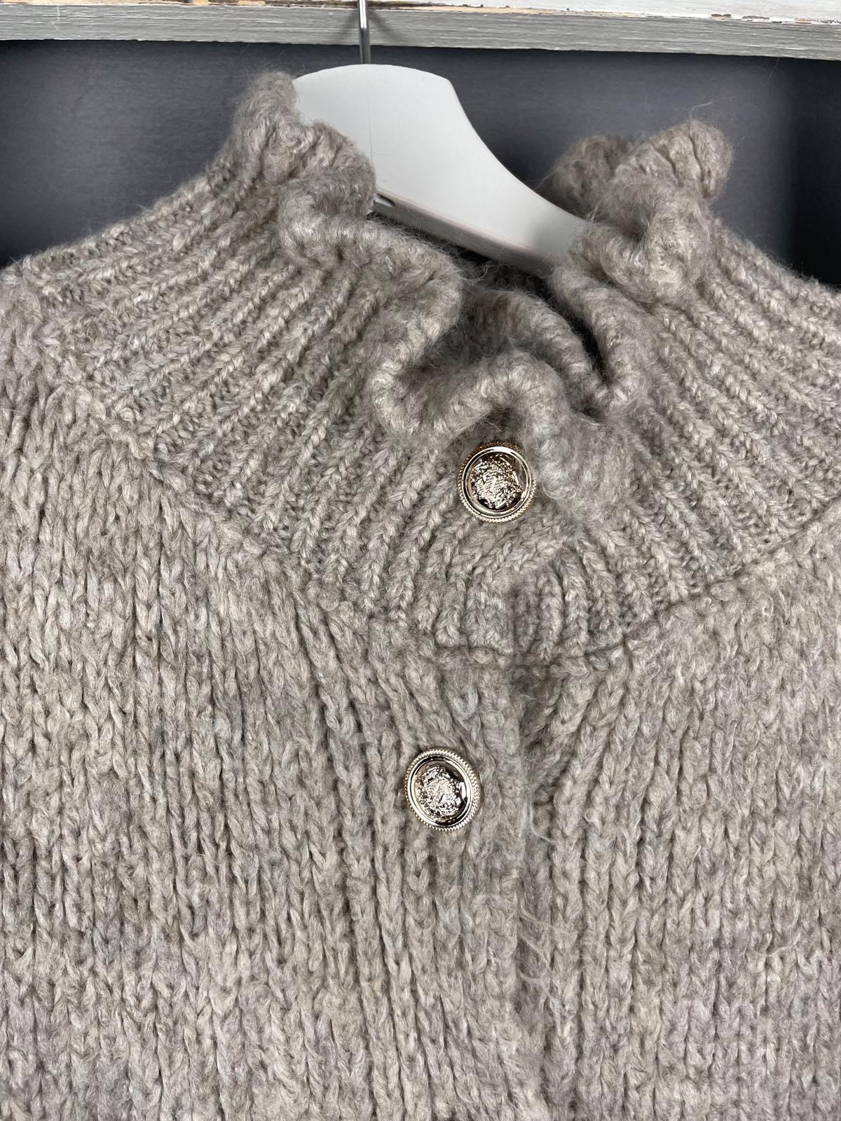 Cardigan mit edlen Knöpfen und Rüschendetails