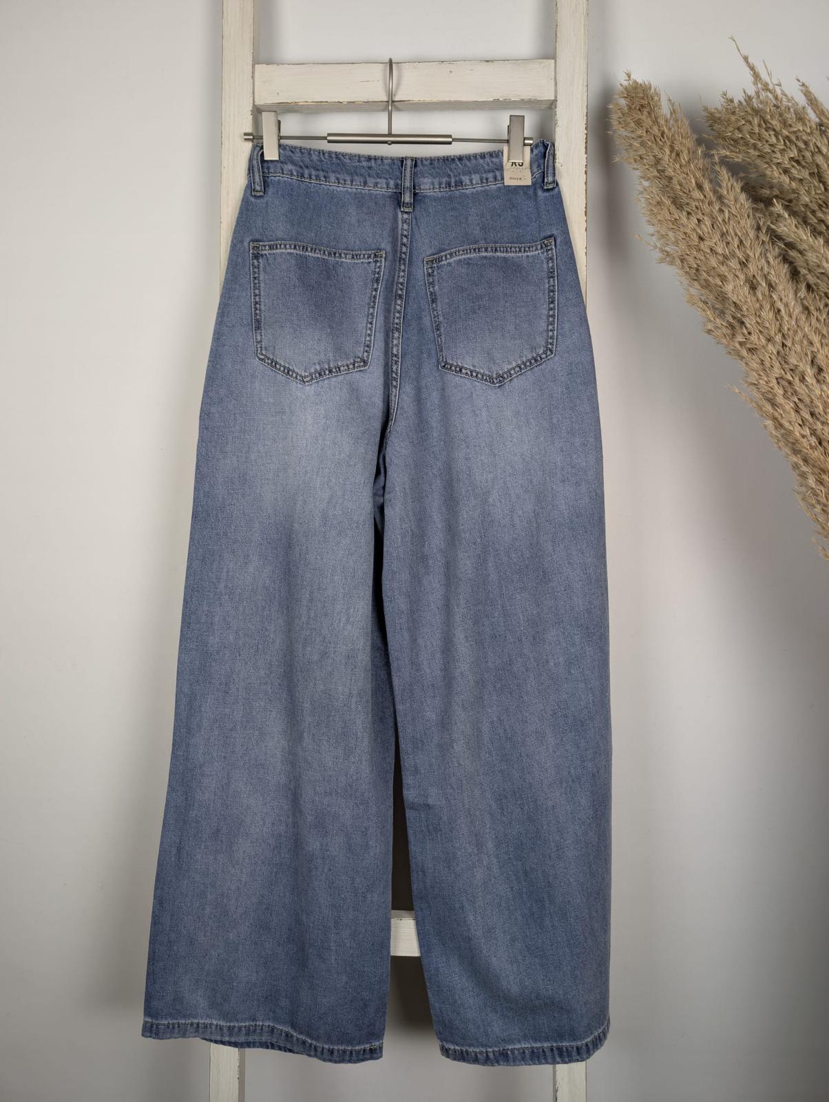 Wide Leg Barrel Jeans