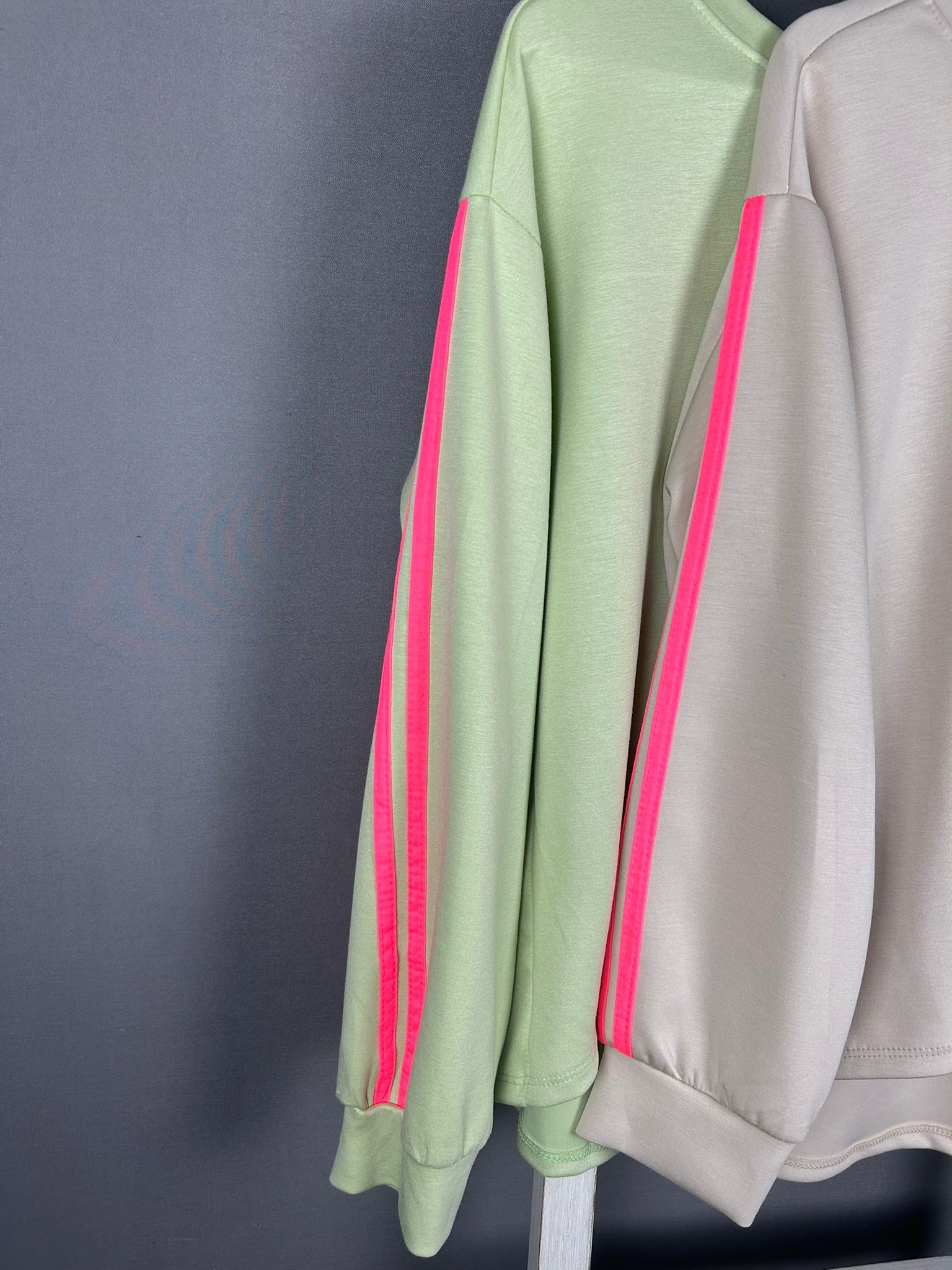 Scuba Sweater mit Neon-Streifen