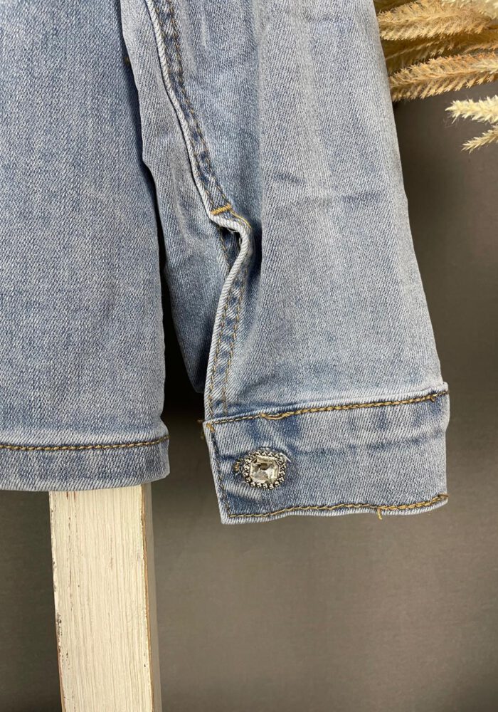 Jeanshemd mit Diamant-Knöpfen