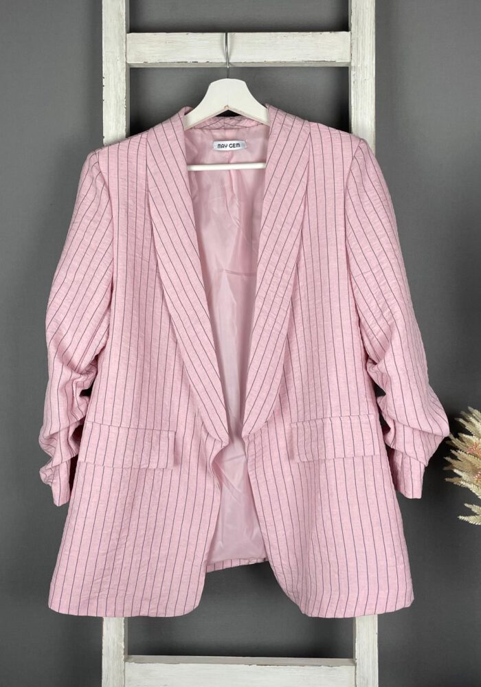 Blazer mit zarten Nadelstreifen und gerafften Ärmel