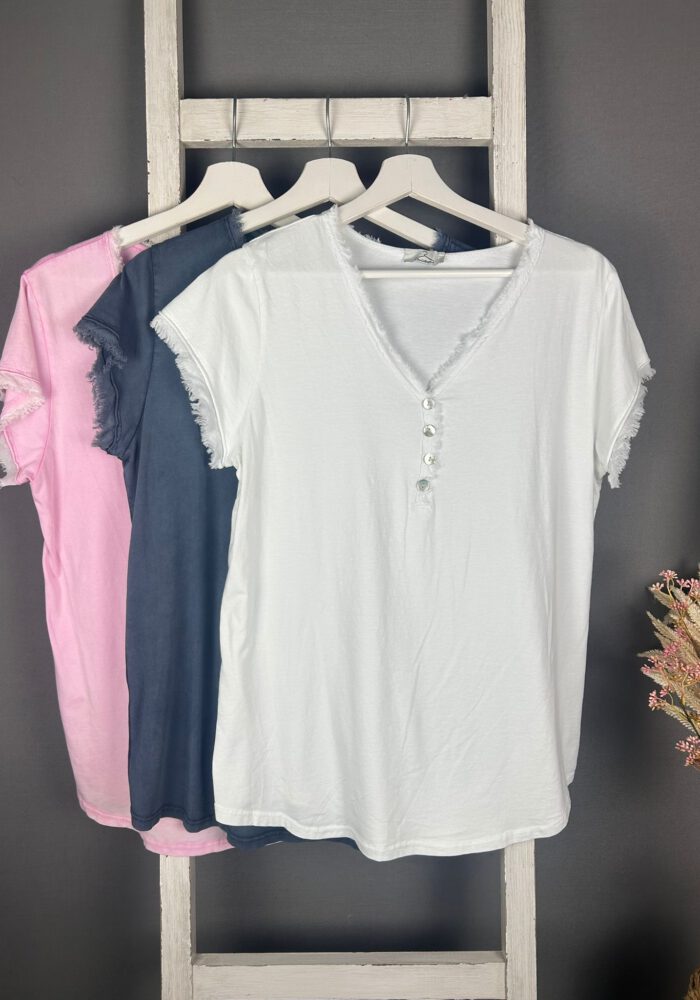 V-Neck T-Shirt mit Perlmutt-Knopfleiste