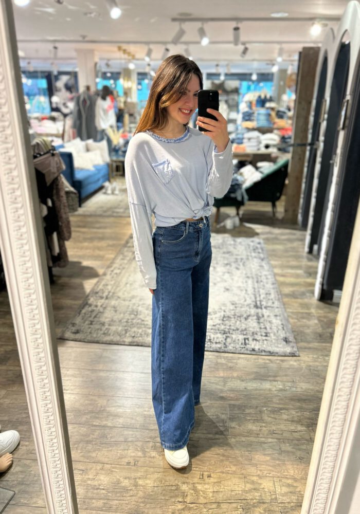 Longsleeve mit Rüschen am Ausschnitt und Brusttasche