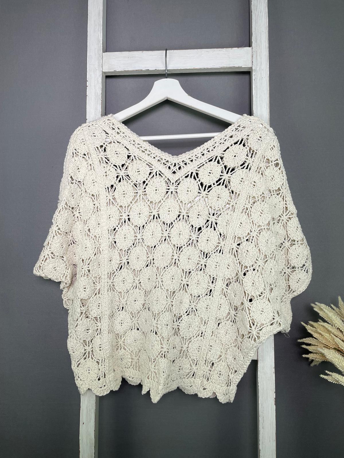 Häkelshirt mit Fledermausärmeln