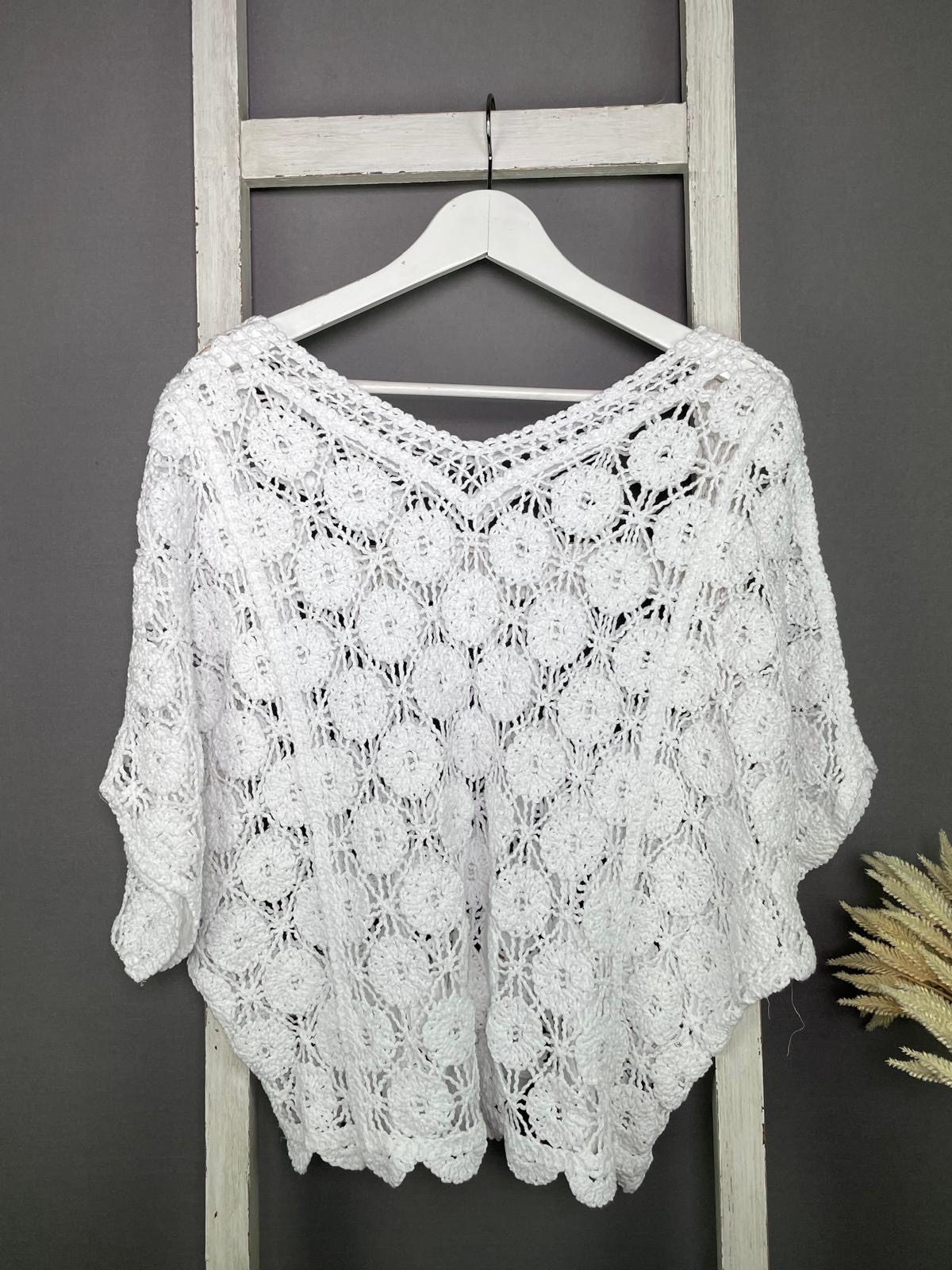 Häkelshirt mit Fledermausärmeln